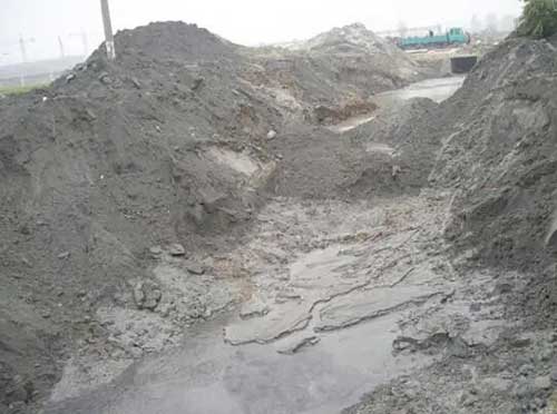 粉煤灰路堤包边土